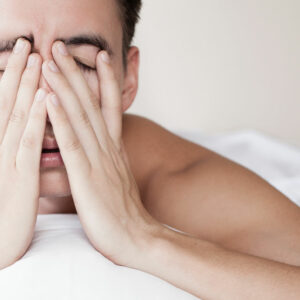 4 things to avoid before bed for managing migraine