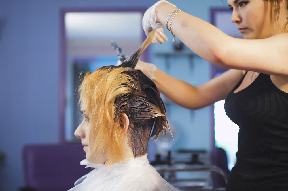 6 mistakes to avoid while applying hair dye