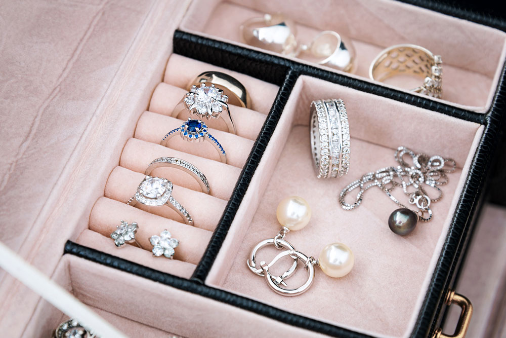 6 most unsafe places to hide jewelry at home